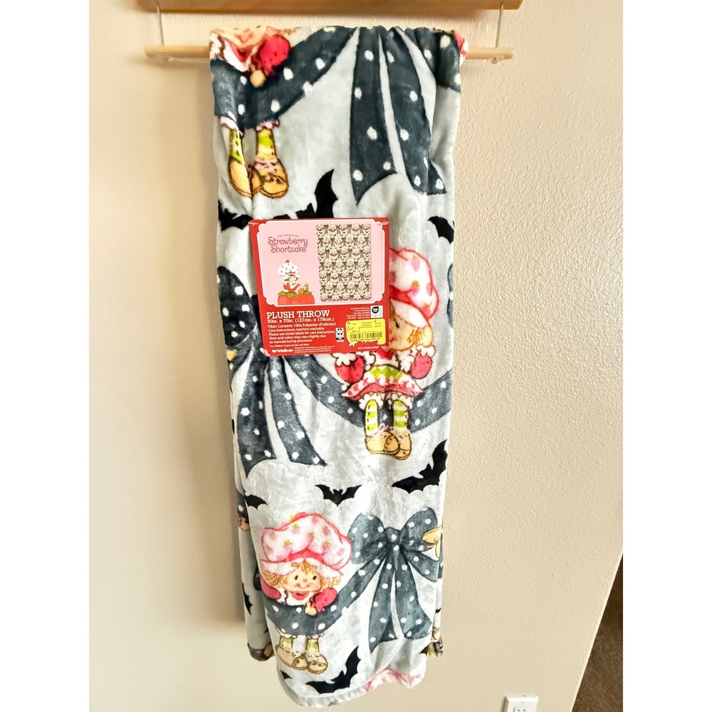 Strawberry Shortcake Halloween Plush Throw Blanket Bats Polka Dot Bows 70x50